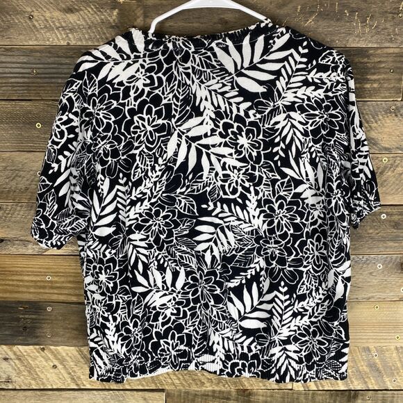 C.D. Petites Women's Sz XL Black & White Layered Floral Short Sleeve Sweater Top - Picture 7 of 10